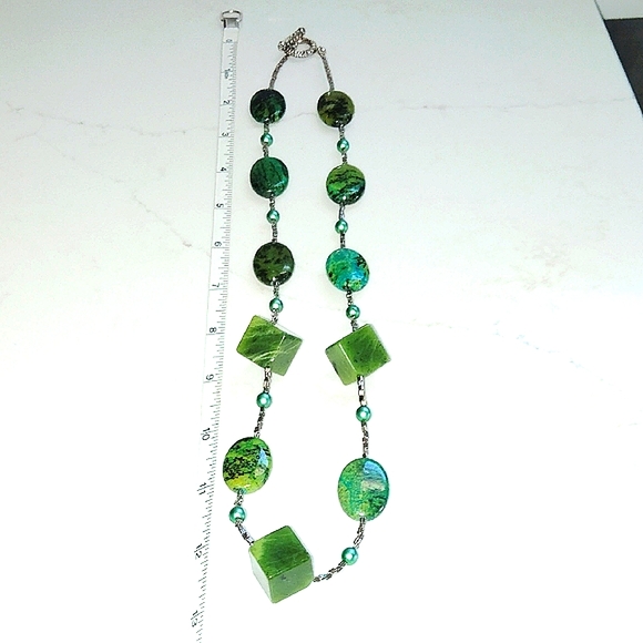 Green Peruvian Serpentine Natural Stone Necklace - Picture 4 of 4